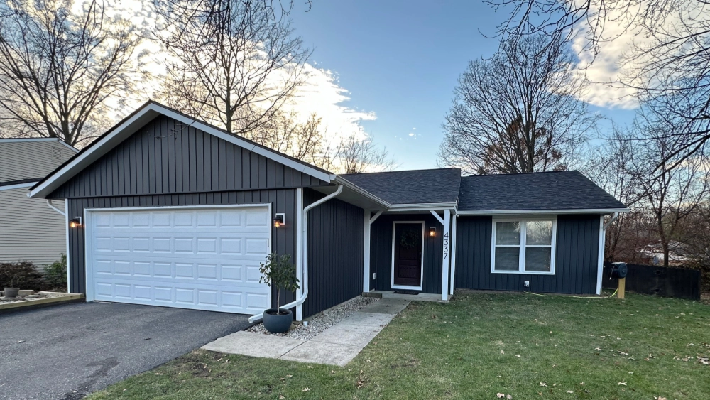 siding-home2-1.webp reynoldsburg homeowners outside of their house with new siding