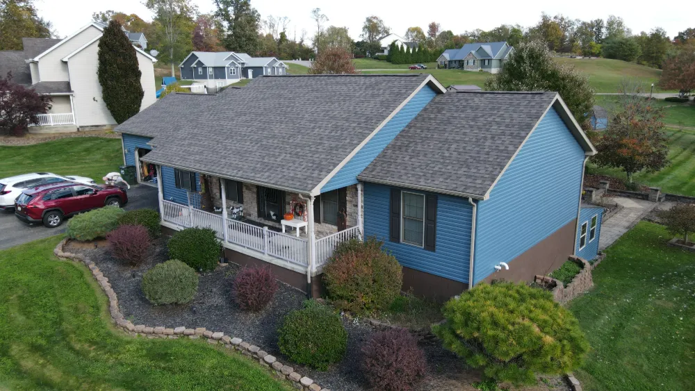 siding-replacement-gahanna-00001 blue house with new siding in gahanna